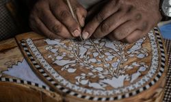 Keşmir'de geleneksel müzik aletleri ustaların elinde hayat buluyor