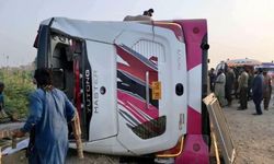 Pakistan'ın Pencap eyaletinde yolcu otobüsü devrildi: 8 ölü, 32 yaralı