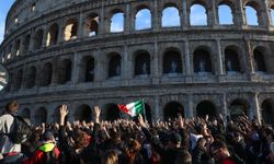 Roma'daki savaş karşıtı protestoda eylemciler ile polis karşı karşıya geldi