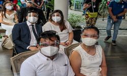 Filipinler'de Toplu Maskeli Düğün Düzenlendi!