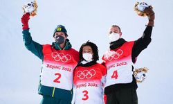 Erkekler Snowboard Halfpipe finali çiçek seremonisi