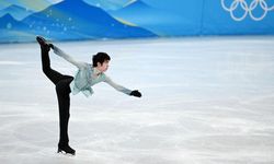 Çin'den Jin Boyang erkekler tek paten kısa programında başarılı bir performans sergiledi