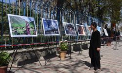 Afganlar, ABD'nin varlıklarını dondurmasını fotoğraf sergisiyle protesto etti