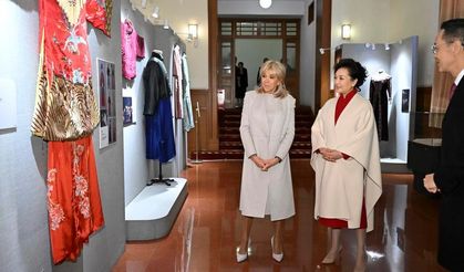Xi'nin eşi Peng Liyuan ve Macron'un eşi Brigitte Macron Beijing Halk Sanat Tiyatrosu'nu ziyaret etti