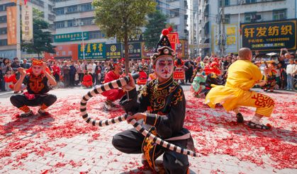 Çin'de Bahar Bayramı geleneksel Yingge dansıyla kutlandı