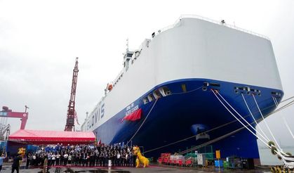 Çin'de inşa edilen dünyanın en büyük otomobil nakliye gemisi teslim edildi