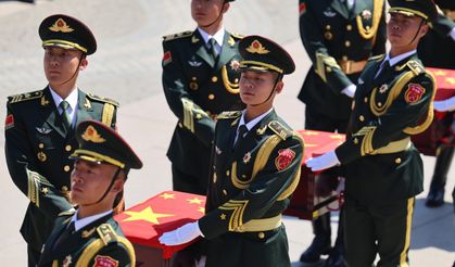 Kore Savaşı'nda ölen 12 Çinli askerin naaş kalıntıları toprağa verildi