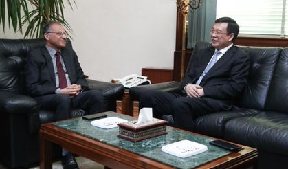 Xinhua Başkanı, El-Ahram Vakfı Başkanı ile görüştü