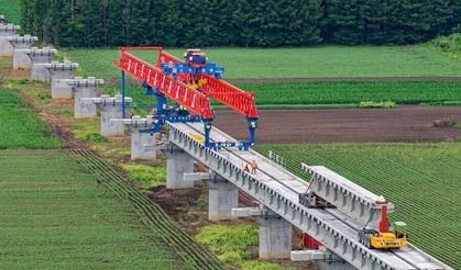 Çin-Avrupa yük treni kapasitesini artıracak süper büyük Tongjiang Köprüsü'nün inşaatı sürüyor