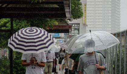 Japonya'yı etkisi altına alan Jangmi Tayfunu, Okinawa'dan Kyushu Adası'na yöneldi