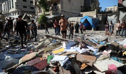 İsrail, Gazze'de bir apartmanı hedef aldı: 1'i çocuk 5 ölü, 10 yaralı