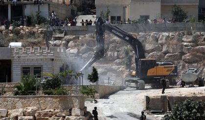 İsrail, Batı Şeria'da Filistinlilere ait bir evi yıktı