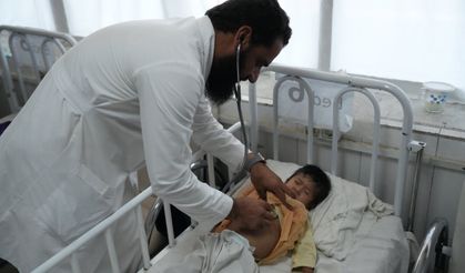 BM: Afganistan'da çocukların yetersiz beslenme tedavisi gördüğü 100'ü aşkın merkez kapandı