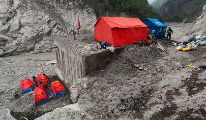 Çin'in Xizang bölgesinde heyelan sonrası zorlu koşullarda kurtarma çalışmaları sürüyor