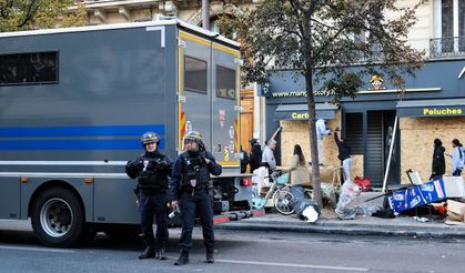 Paris'teki protestolarda çok sayıda mağaza hasar gördü
