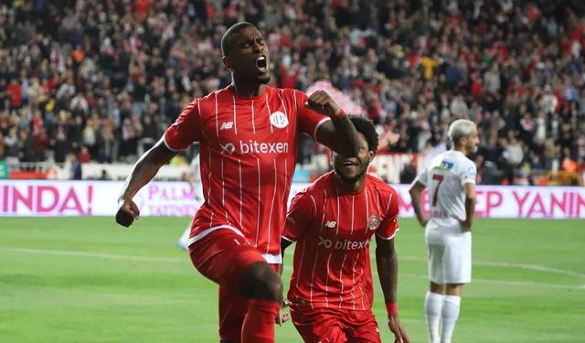 Antalyaspor’da Haji Wright, performansıyla göz dolduruyor