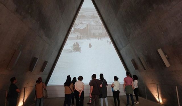 Kudüs'te Yad Vashem'de düzenlenen Holokost Anma Günü