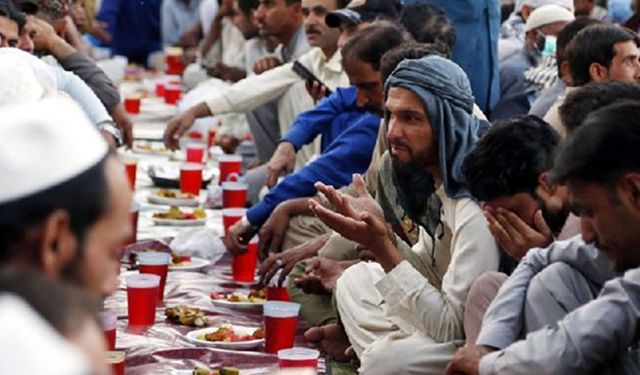 Pakistan'da iftar vakti