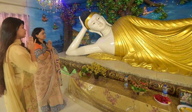 Bangladeş'te 'Buddha Purnima' kutlandı