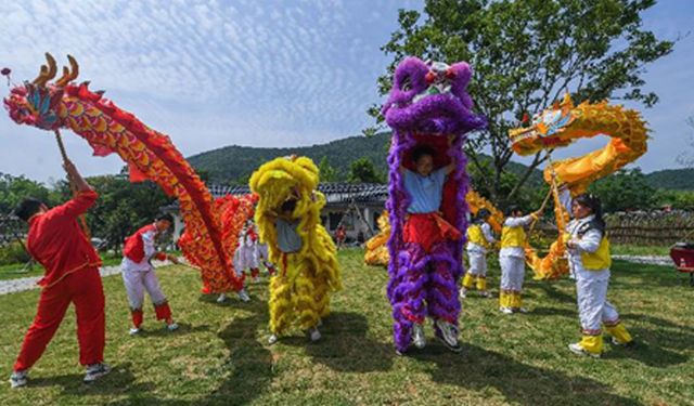 Çin'in Huzhou kentinde Ejderha Teknesi Festivali kutlamaları