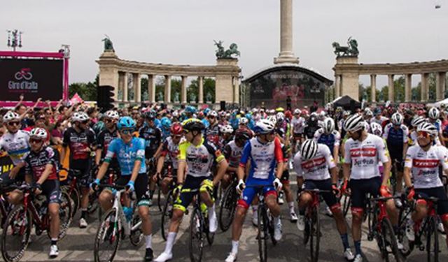 Giro d'Italia 2022 bisiklet yarışı Budapeşte'de başladı