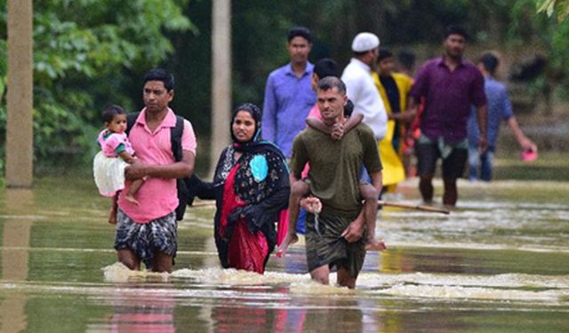 Hindistan'ın Assam eyaletindeki selde üç kişi hayatını kaybetti