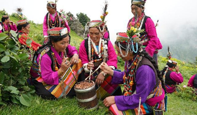 Tibet bölgesindeki Şerpa köylüleri