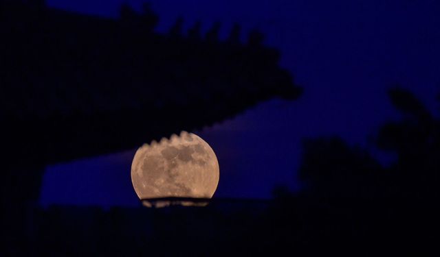 Hindistan'ın Chandrayaan-3 gezgini Ay'da oksijen varlığına yönelik işaretler tespit etti