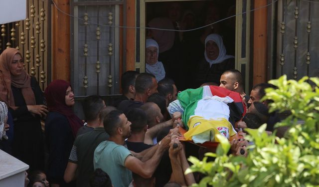 Nablus'ta öldürülen Filistinli için cenaze töreni düzenlendi