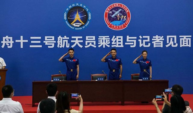 Shenzhou-13 astronotları karantina ve iyileşme sürecinin ardından ilk kez basının karşısına çıktı