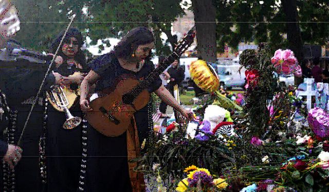 Teksas'ta okulda düzenlenen silahlı saldırıda hayatını kaybedenler anıldı