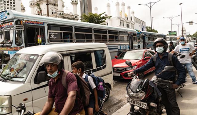 Sri Lanka'da akaryakıt yakıt sıkıntısı yaşanıyor