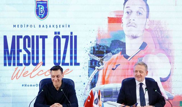 Mesut Özil, Başakşehir’e resmi imzayı attı