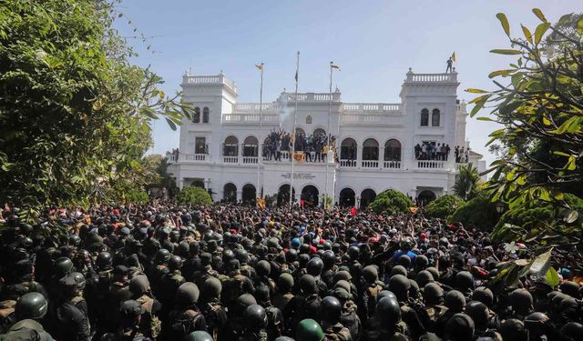 Sri Lanka’da eylemciler, Başbakanlık ofisi bastı