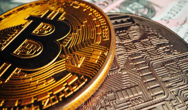 Bitcoin düşüşünü sürdürüyor: Tarihinin en kötü ayı geride kaldı