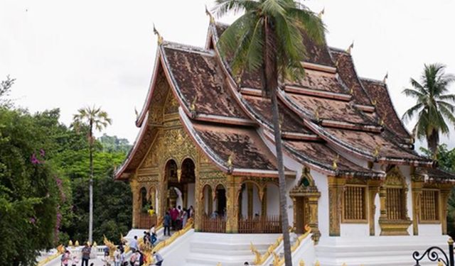 Laos'un UNESCO Dünya Mirası listesindeki Luang Prabang kasabası turistlerin gözdesi haline geldi