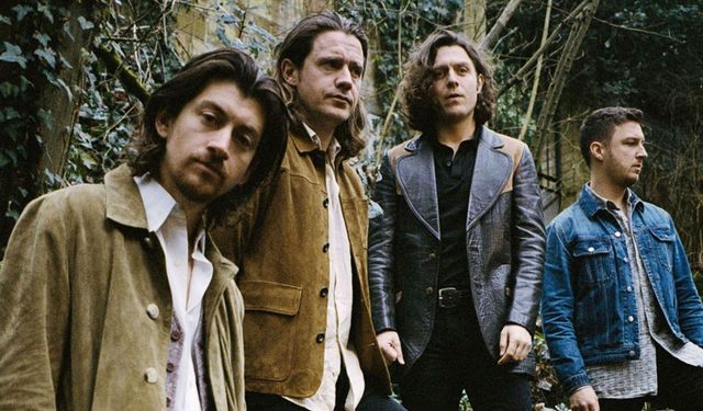 Arctic Monkeys, Beyoğlu’nda bakkalın saldırısına uğradı