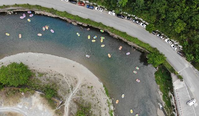 Çin'in Nanjiang büyük kanyonu sıcaktan kaçan turistleri gözdesi oldu