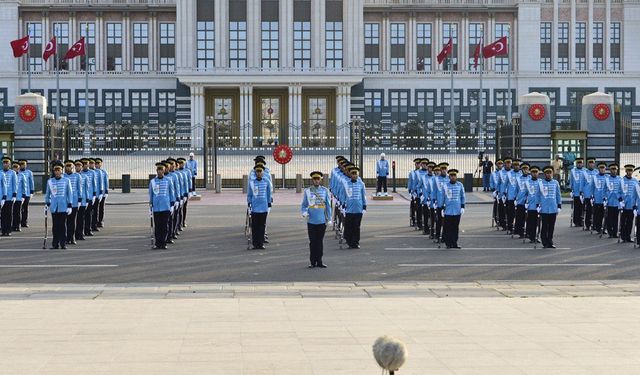 Cumhurbaşkanlığı Tüfekli Gösteri Bölüğü ve Mehteran Birliği’nden görkemli gösteri