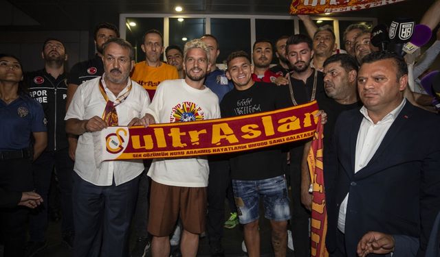 Galatasaray'ın yeni transferi Mertens'den Sneijder itirafı