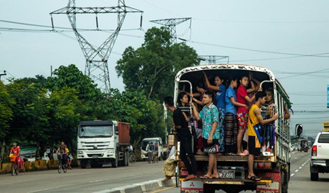 Myanmar'da günlük yaşamdan bir kare