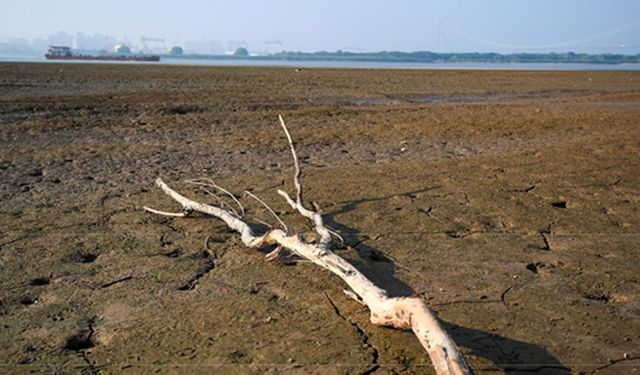 Yangtze Nehri'nin Yangzhou bölümündeki su seviyesi azaldı