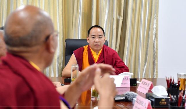 Panchen Erdeni Çin Budist Derneği'nin Tibet şubesinde günlük görüşmeler gerçekleştiriyor