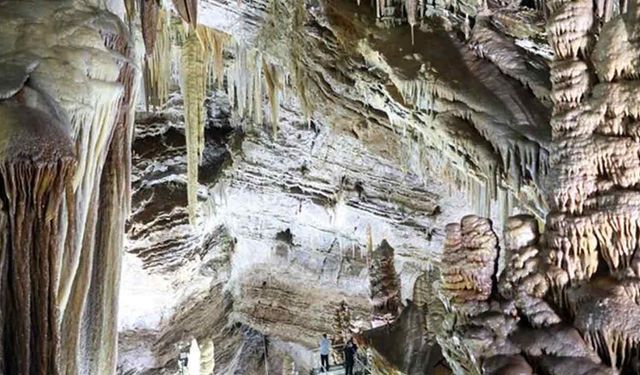 Çin'in kuzeyindeki Xinglong karst mağarasından muhteşem manzaralar