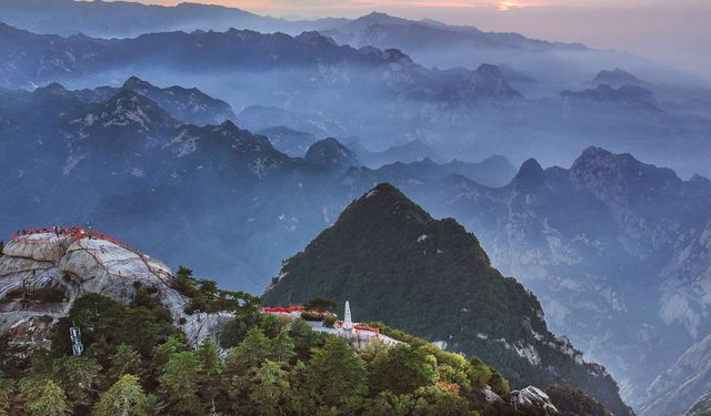 Çin'in Huashan Dağı'ndan günbatımı manzarası