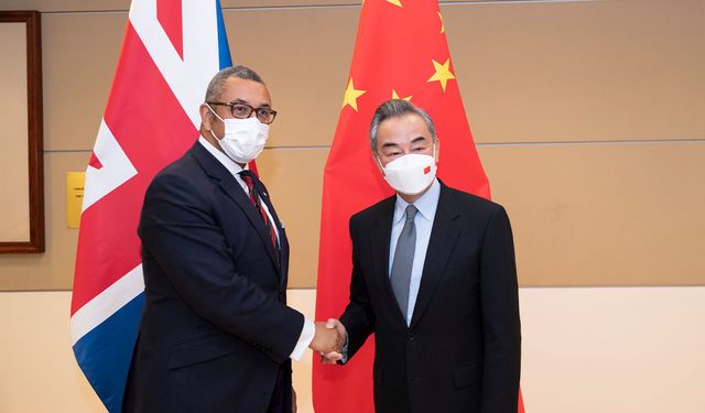 Çin Dışişleri Bakanı, BM Kurulu toplantılarında İngiltere Dışişleri Bakanıyla bir araya geldi