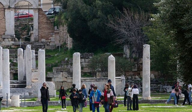 Yunanistan, Omicron'a uyarlanmış güçlendirici Kovid-19 aşılarını başlattı