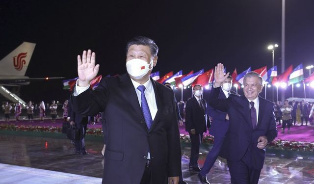 Xi, resmi ziyarette bulunmak ve SCO zirvesine katılmak için Özbekistan'a gitti