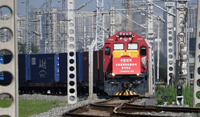 Çin'in Lianyungang kenti 15.000'inci Orta Asya yük treni seferini gerçekleştirdi