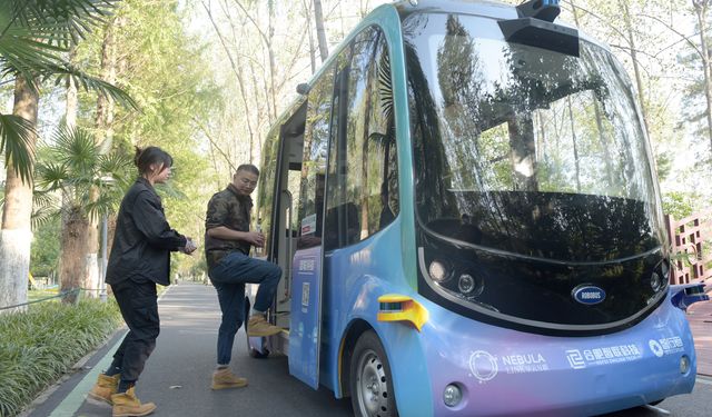 Çin'deki ulusal parkta sürücüsüz otobüslerle turlar başladı